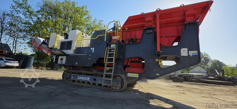 Mobile jaw crusher Sandvik QJ241 Sandvik QJ241 jaw crusher