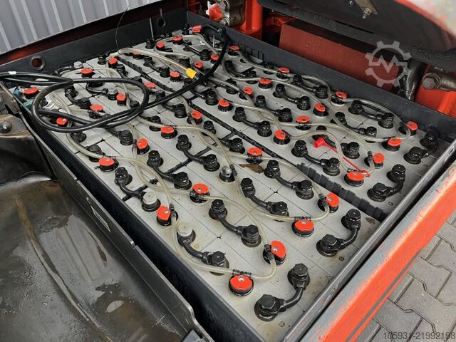 Electric 4-wheel forklift Linde E25-01