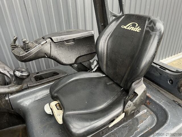 Electric 4-wheel forklift Linde E25-01