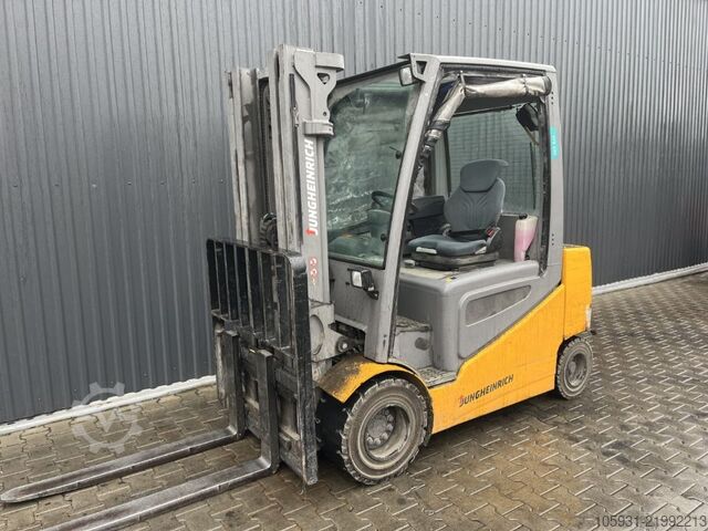 Elektro 4 Rad-Stapler Jungheinrich EFGS30