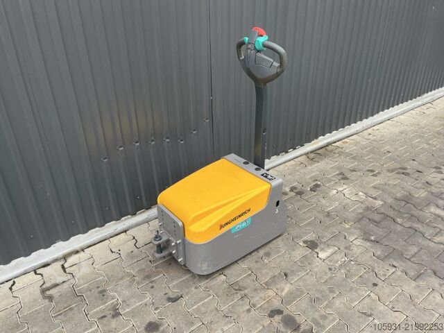 Schlepper Jungheinrich EZS010