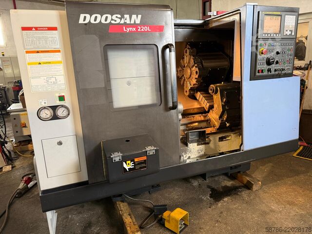 CNC lathe Doosan Lynx 220LB