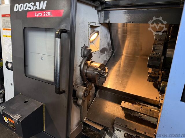 CNC lathe Doosan Lynx 220LB