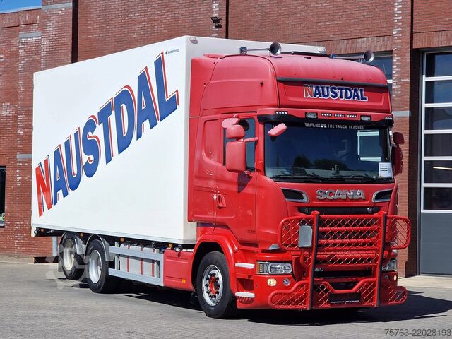 Suitcase Scania R580 V8 Topline 6x2 - Box with sidedoors - Reta...