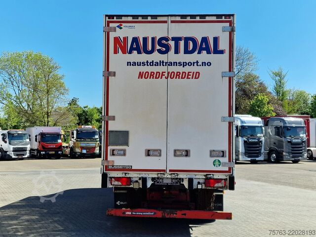 Suitcase Scania R580 V8 Topline 6x2 - Box with sidedoors - Reta...