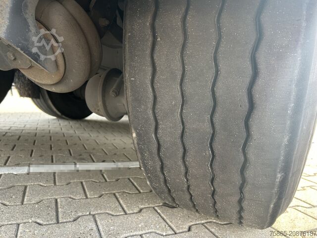 Box body Schmitz Cargobull SCB S3B / Box / Loadlift / 2x Liftas / APK 03-27