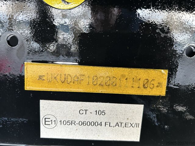 Koffer Kässbohrer Maxima XJ2 / Box / Laadklep 2500 kg / Liftas