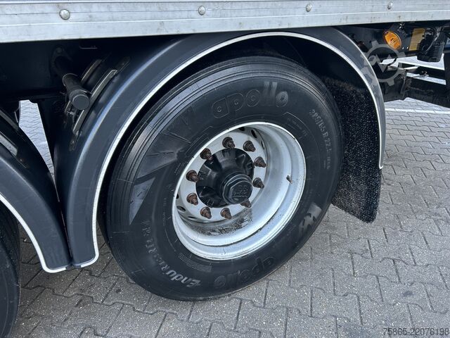 Koffer Kässbohrer Maxima XJ2 / Box / Laadklep 2500 kg / Liftas