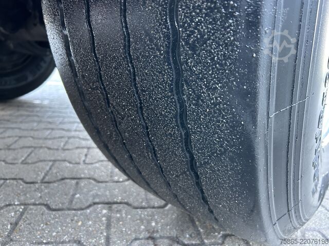 Koffer Kässbohrer Maxima XJ2 / Box / Laadklep 2500 kg / Liftas