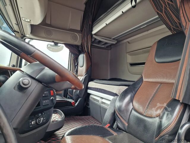 Chassis with cab DAF XF 530 SuperSpaceCab 6x2*4 - Chassis 740 cm - L...