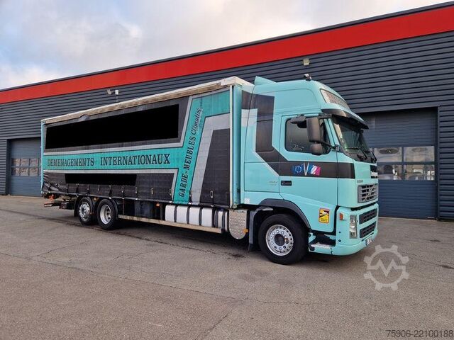LKW mit Pritsche und Plane Volvo FH
