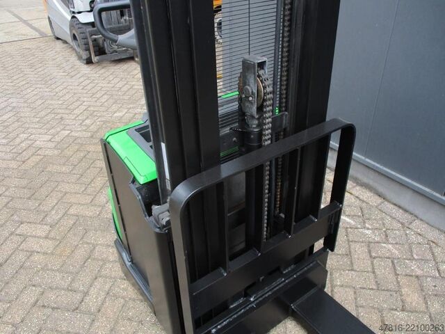 High lifting pallet truck CESAB S212