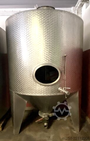Fermentation tank for red wine with agitator  