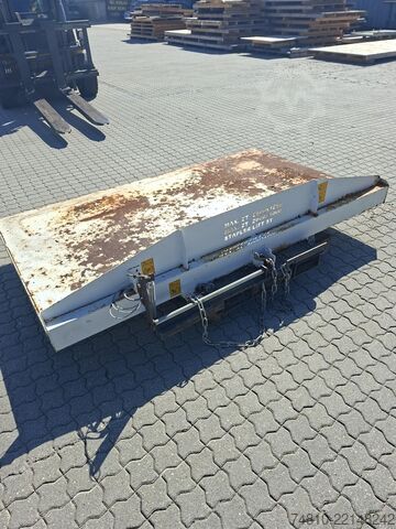 Laser cutting machine / Sheet metal scrap / TRUMPF Restgitterpalette / Holztransport