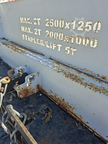 Laser cutting machine / Sheet metal scrap / TRUMPF Restgitterpalette / Holztransport