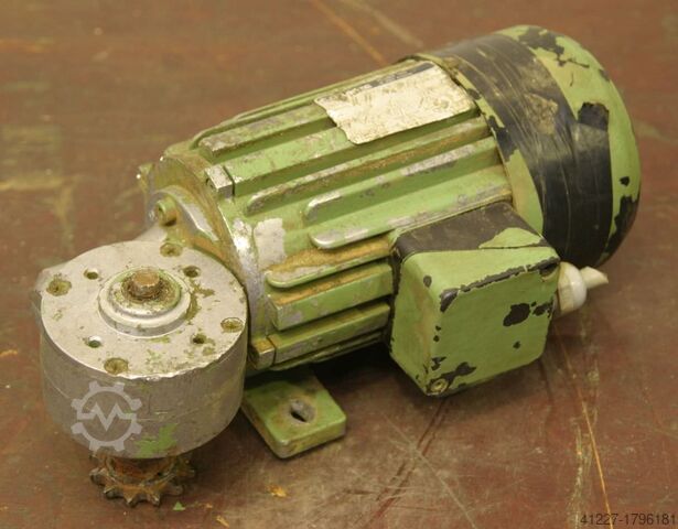 Gear motor 0.1 kW 60 rpm Lenze B3 Winkel