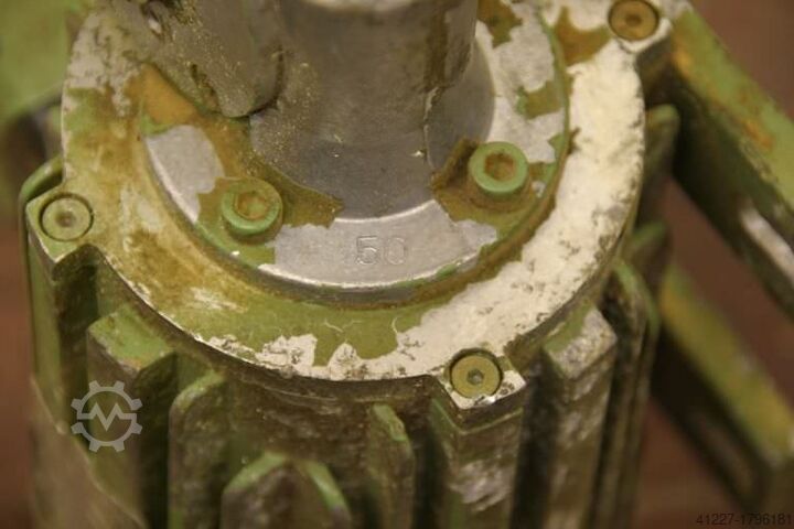 Gear motor 0.1 kW 60 rpm Lenze B3 Winkel