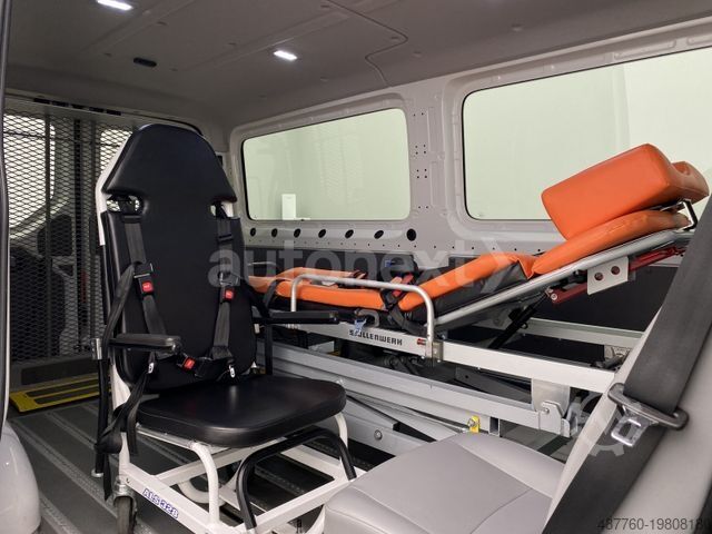 Feuerwehrfahrzeug VOLKSWAGEN Crafter 35 KTW Krankentransport Liege+Trage (293