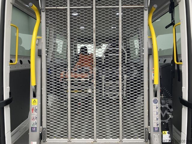 Feuerwehrfahrzeug VOLKSWAGEN Crafter 35 KTW Krankentransport Liege+Trage (293
