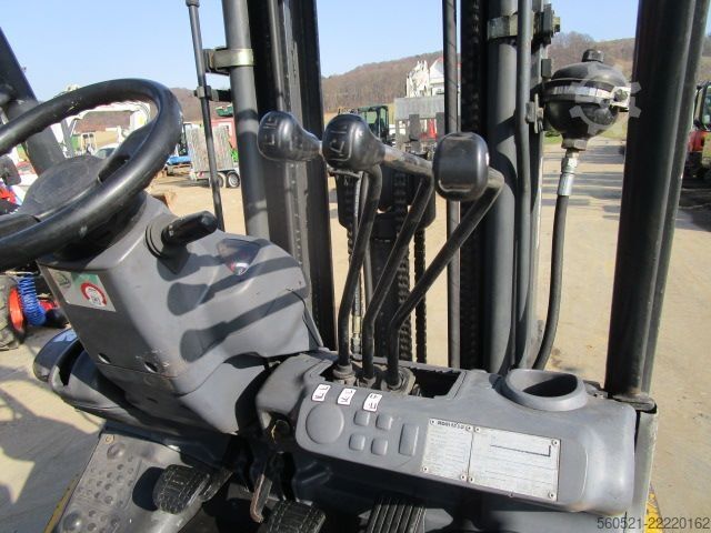 Diesel Forklift Komatsu FD25T - Triplex-Freihub 4,70m + Seitenschieber