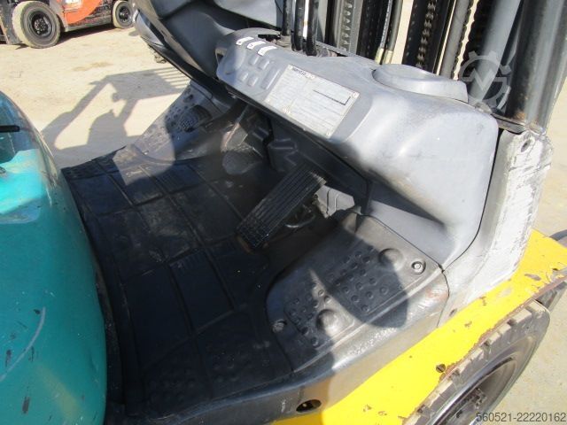 Diesel Forklift Komatsu FD25T - Triplex-Freihub 4,70m + Seitenschieber