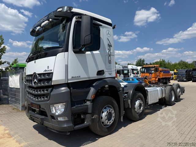 LKW-Fahrgestell MERCEDES-BENZ Arocs 3445 Fahrgestell 8X2/RECHTSLENKER/Retarder