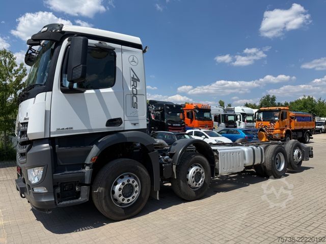 LKW-Fahrgestell MERCEDES-BENZ Arocs 3445 Fahrgestell 8X2/RECHTSLENKER/Retarder