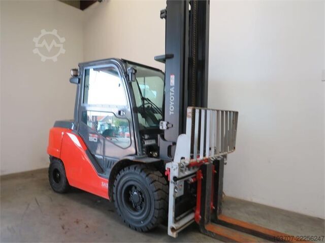 Forklift Toyota 8FD50F