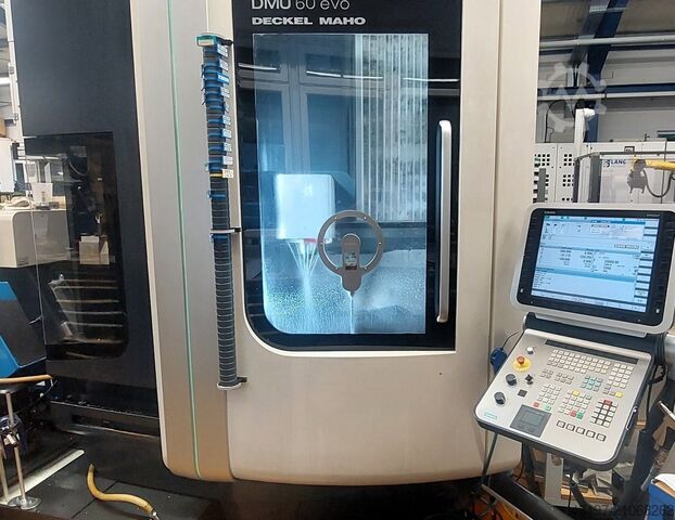 Universal-Bearbeitungszentrum DMG MORI DMU 60 eVo