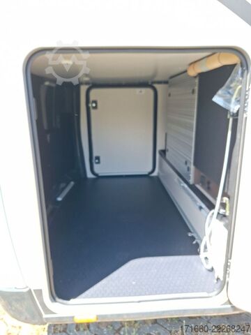 Teilintegriertes Wohnmobil BÜRSTNER Signature SFT 7.1 Markise, grau/gold