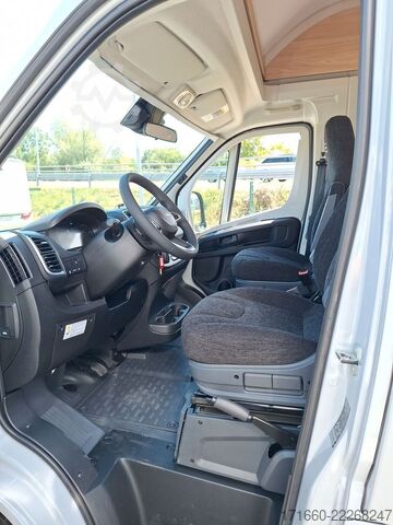 Teilintegriertes Wohnmobil BÜRSTNER Signature SFT 7.1 Markise, grau/gold