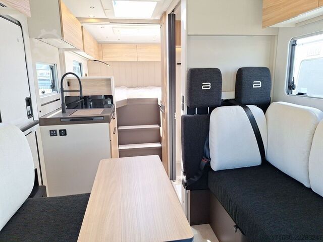 Teilintegriertes Wohnmobil BÜRSTNER Signature SFT 7.1 Markise, grau/gold