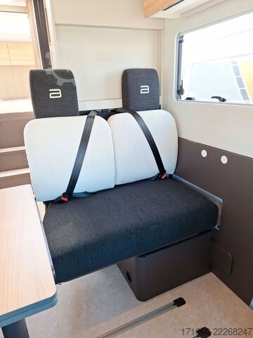 Teilintegriertes Wohnmobil BÜRSTNER Signature SFT 7.1 Markise, grau/gold