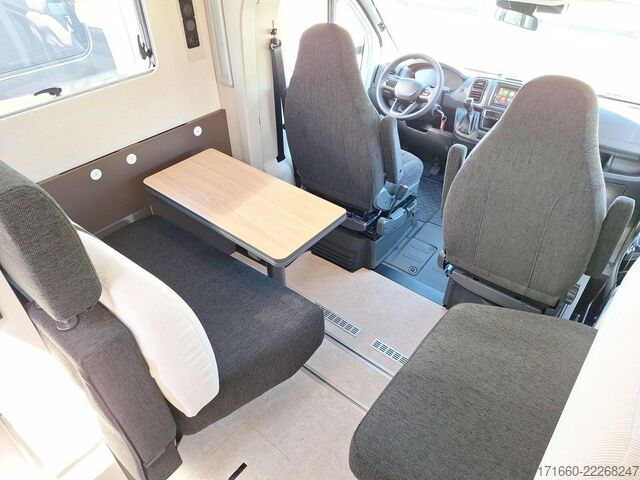 Teilintegriertes Wohnmobil BÜRSTNER Signature SFT 7.1 Markise, grau/gold