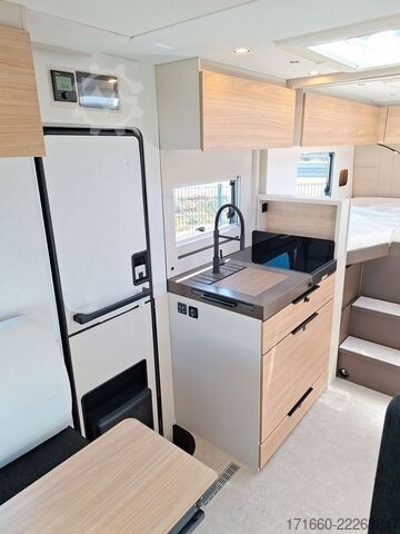 Teilintegriertes Wohnmobil BÜRSTNER Signature SFT 7.1 Markise, grau/gold