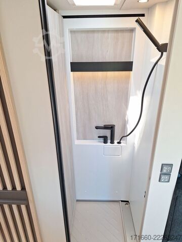 Teilintegriertes Wohnmobil BÜRSTNER Signature SFT 7.1 Markise, grau/gold