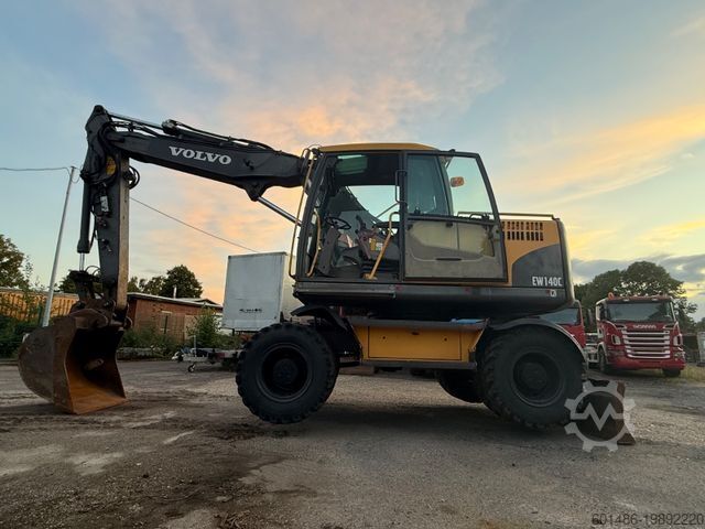 Mobile excavator VOLVO EW 140 C Baujahr 2009