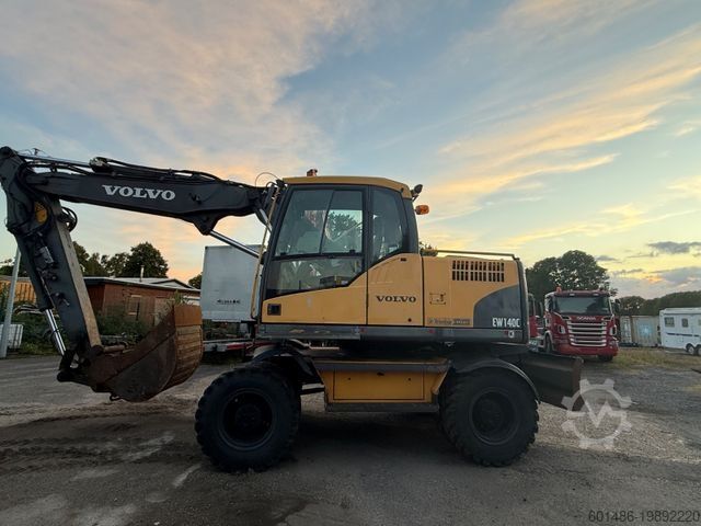 Mobile excavator VOLVO EW 140 C Baujahr 2009