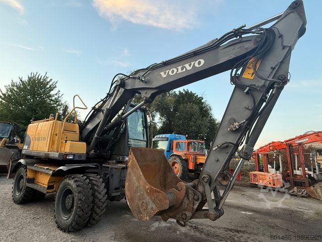 Mobile excavator VOLVO EW 140 C Baujahr 2009