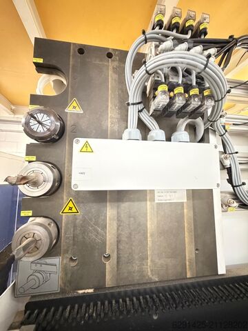 Bearbeitungszentrum mit Durchlauf HOMAG DRILLTEQ V-200 / BHX 055