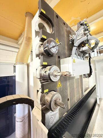 Bearbeitungszentrum mit Durchlauf HOMAG DRILLTEQ V-200 / BHX 055