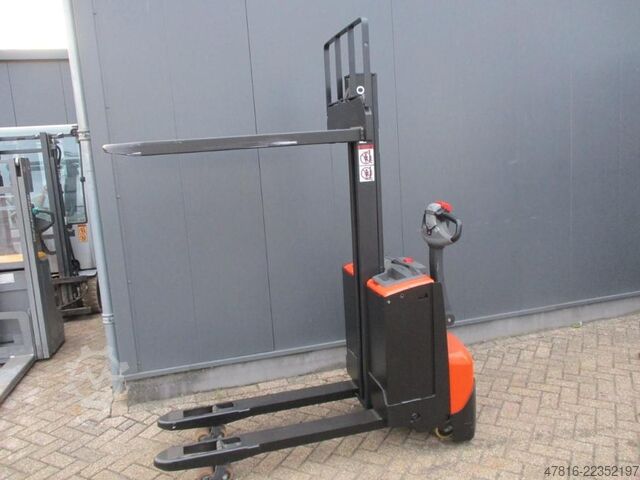 Hochhubwagen BT SWE 080L
