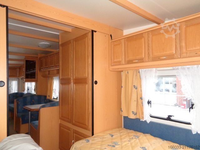 Wohnwagen HOBBY Landhaus 720 UML *Vorzelt*