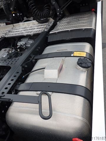 Standard SZM MERCEDES-BENZ 1851 LS Actros 5 GigaSpace/Ret./2xTank/Standklim