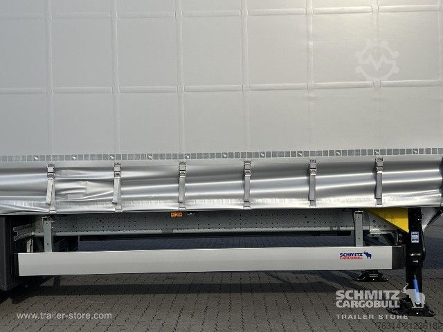 Auflieger mit Pritsche & Plane Schmitz Cargobull Curtainsider Mega Getränke