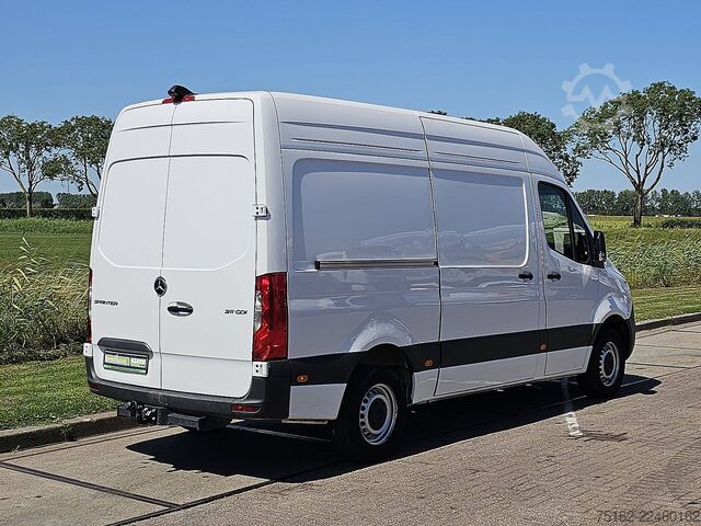 High-roof van MERCEDES-BENZ SPRINTER 311 L2H2 MBUX10  RWD