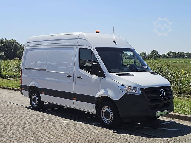 High-roof van MERCEDES-BENZ SPRINTER 311 L2H2 MBUX10  RWD