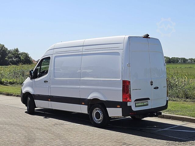 High-roof van MERCEDES-BENZ SPRINTER 311 L2H2 MBUX10  RWD