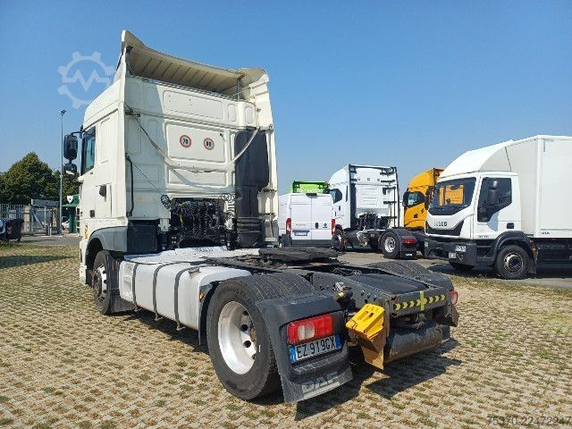 Standard tractor unit DAF XF460