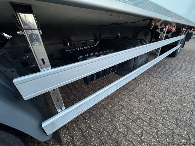 Refrigerated truck DAF LF 16.260 Tiefkühlkoffer mit Ladebordwand